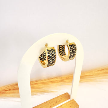 Argollas gruesas con Circones Negros – 2 cm - Baño de Oro