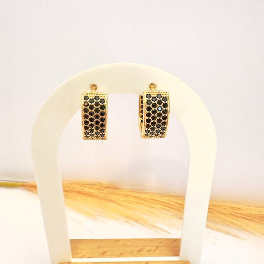 Argollas gruesas con Circones Negros – 2 cm - Baño de Oro