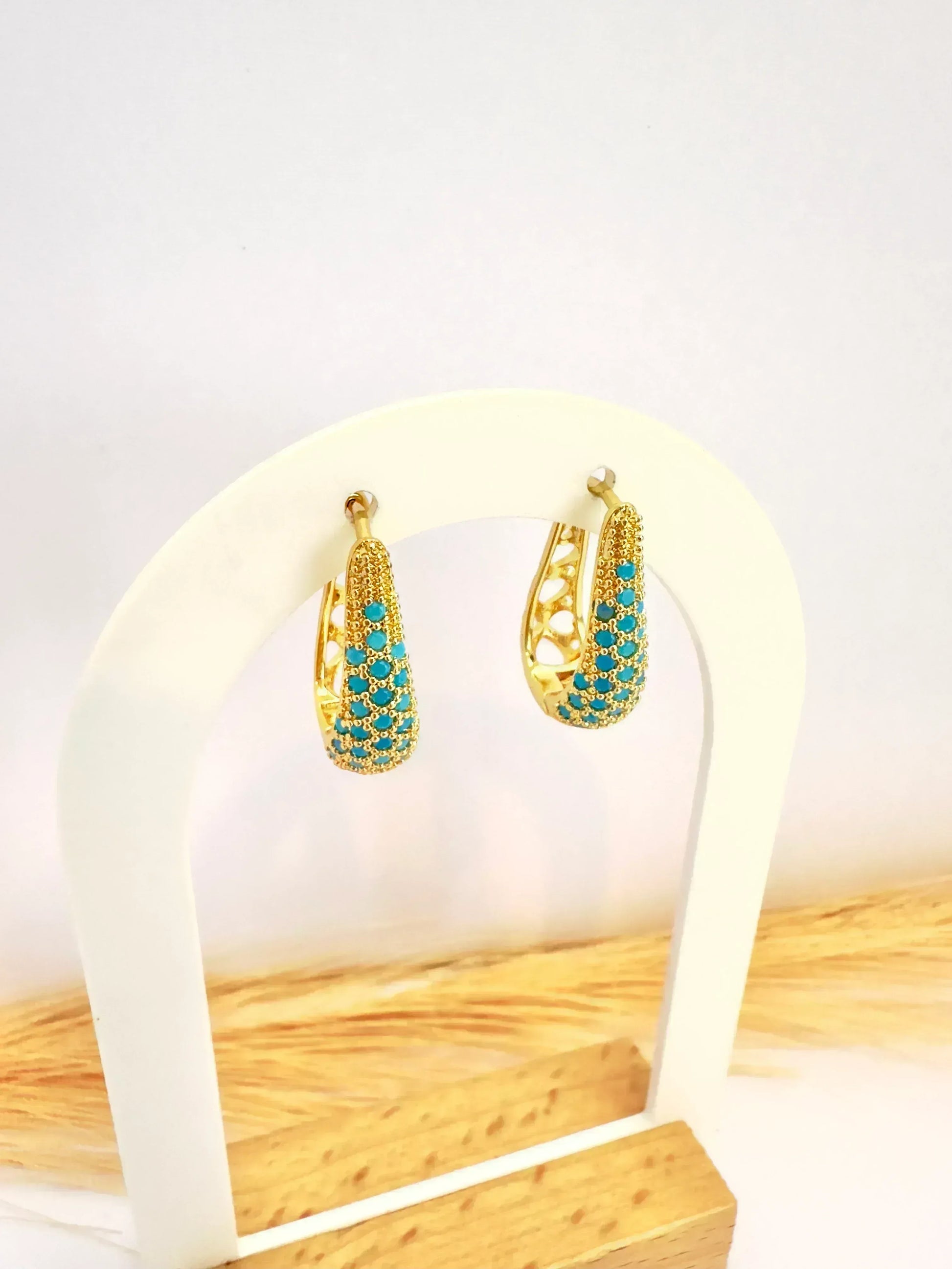 Argollas con Circones calipso – 2,2 cm - Baño de Oro - Glamora