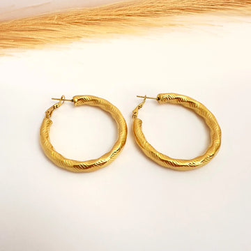 Argollas Oro Texturizadas elegantes - 4 cm - Glamora