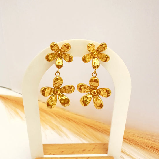 Pendientes Flor Martillada – 3,8 cm - Glamora