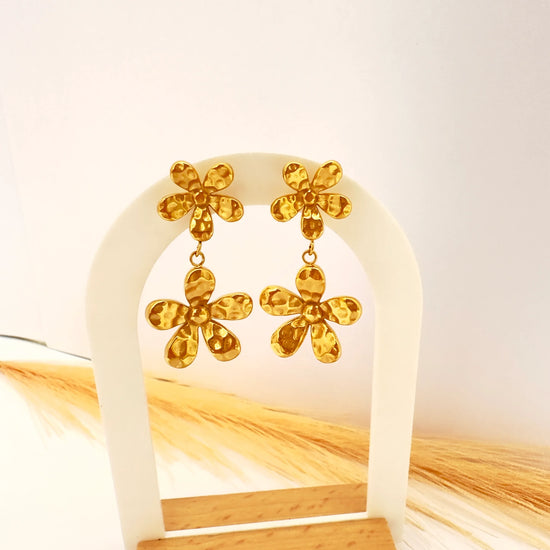 Pendientes Flor Martillada – 3,8 cm - Glamora