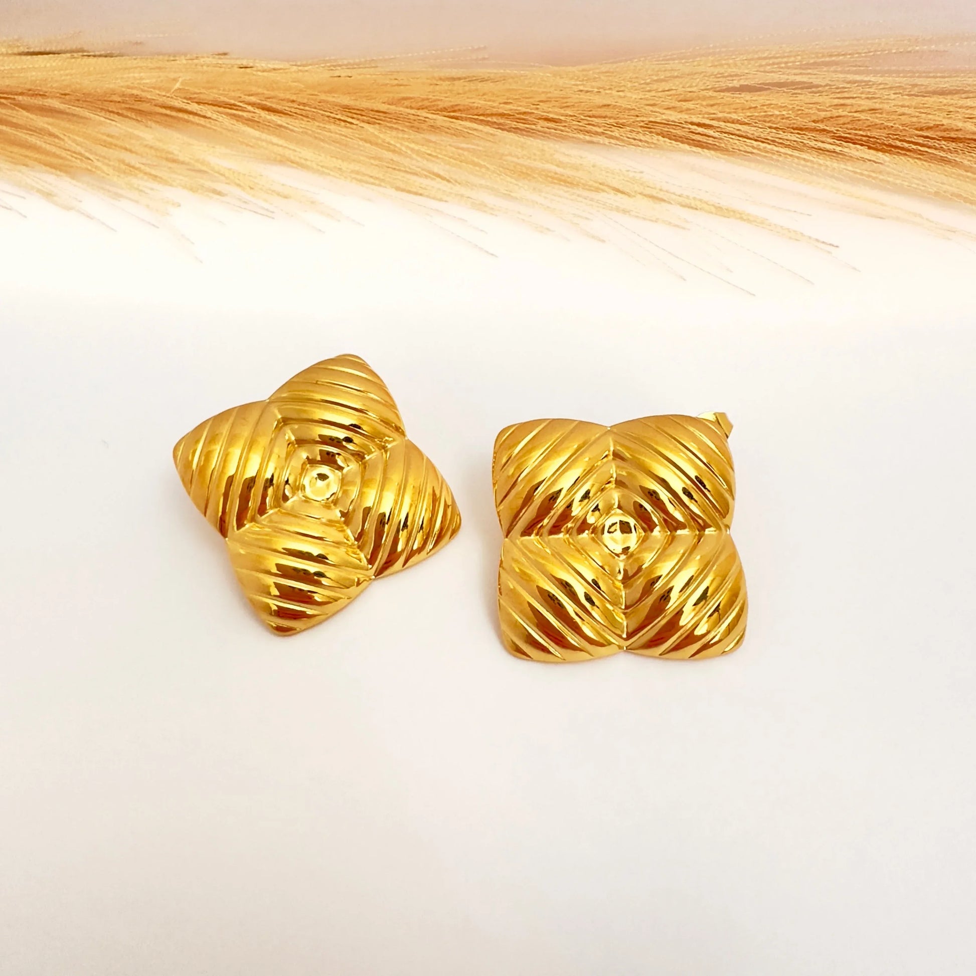 Pendientes Cuadrados Texturizados – 2,8 cm - Glamora