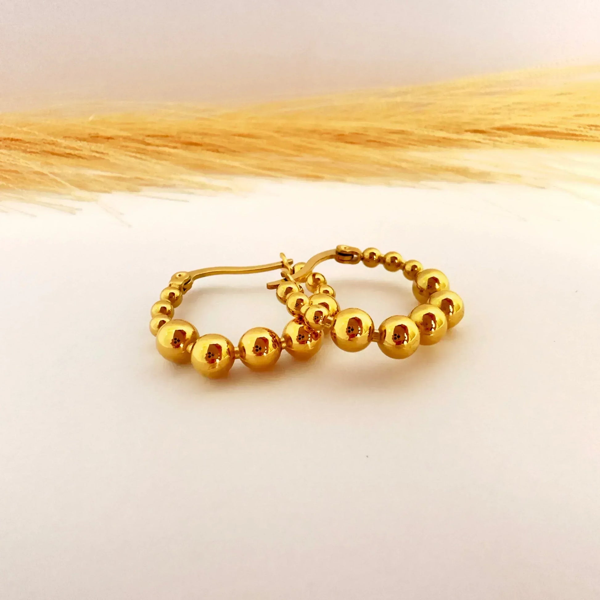 Argollas Esfera Mini de Oro – 2 cm - Glamora