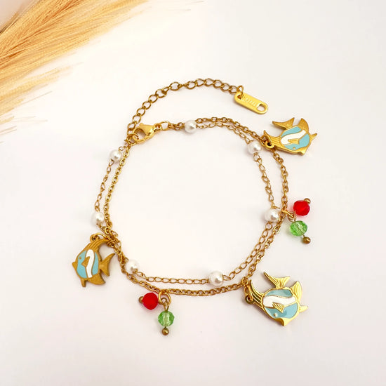 Pulsera Marina con Dijes de Pez y Detalles de Color - Glamora