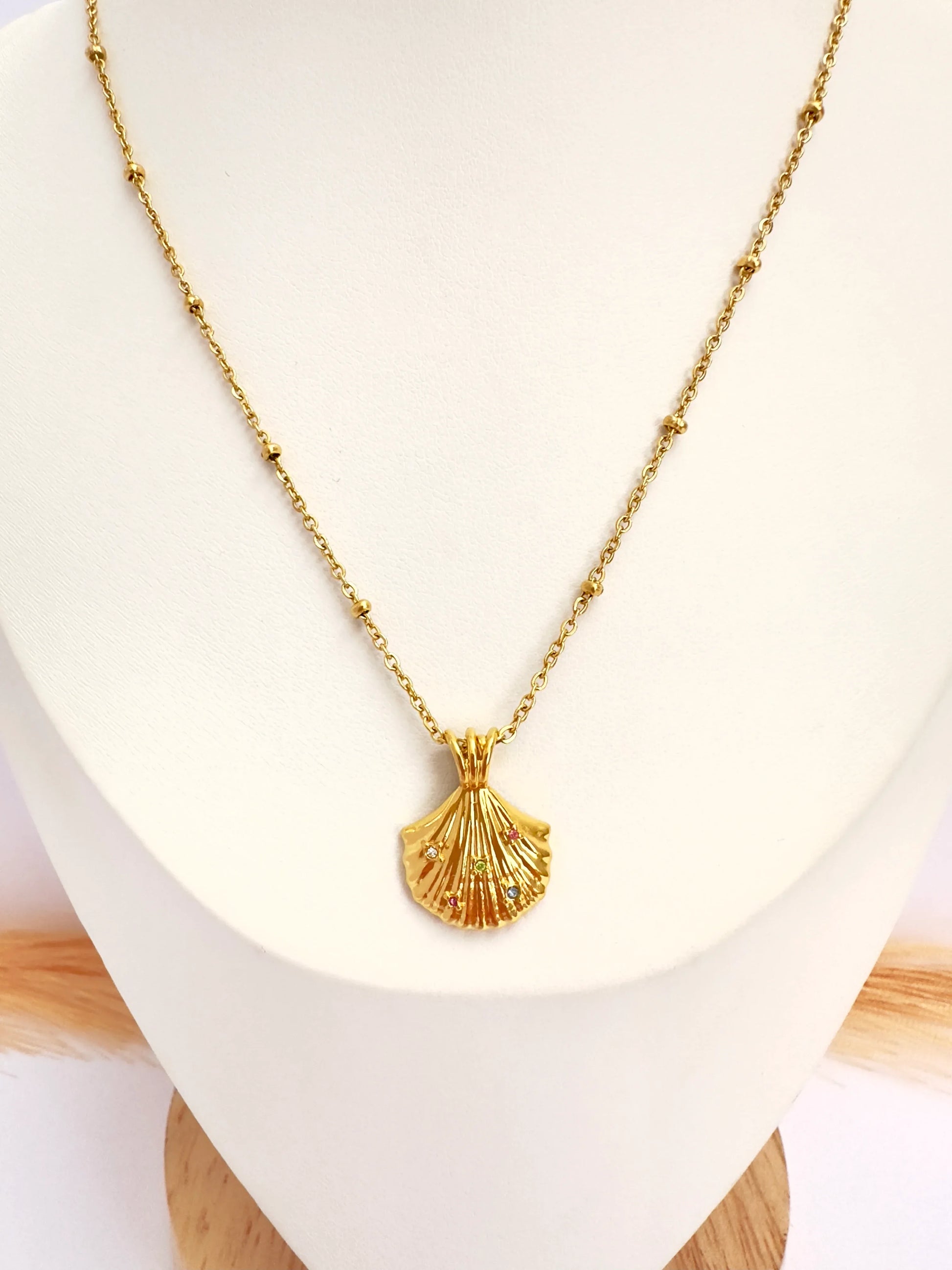 Collar Conchita Oro con Circones Multicolor – 50 cm - Glamora