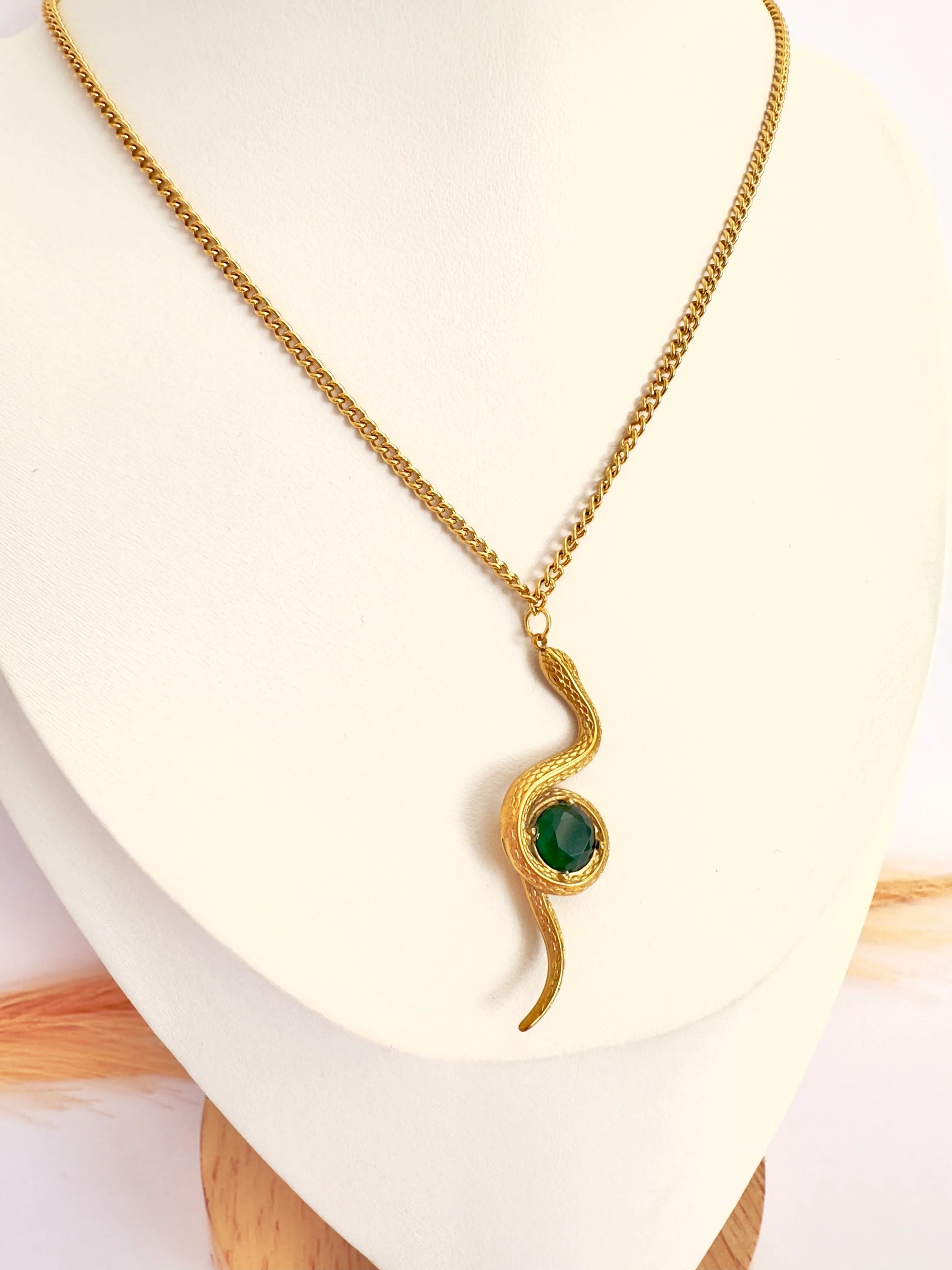 Collar Serpiente Esmeralda Oro - 50cm - Glamora