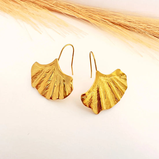 ✨ Aros Hoja Dorada Texturizada Oro - Glamora