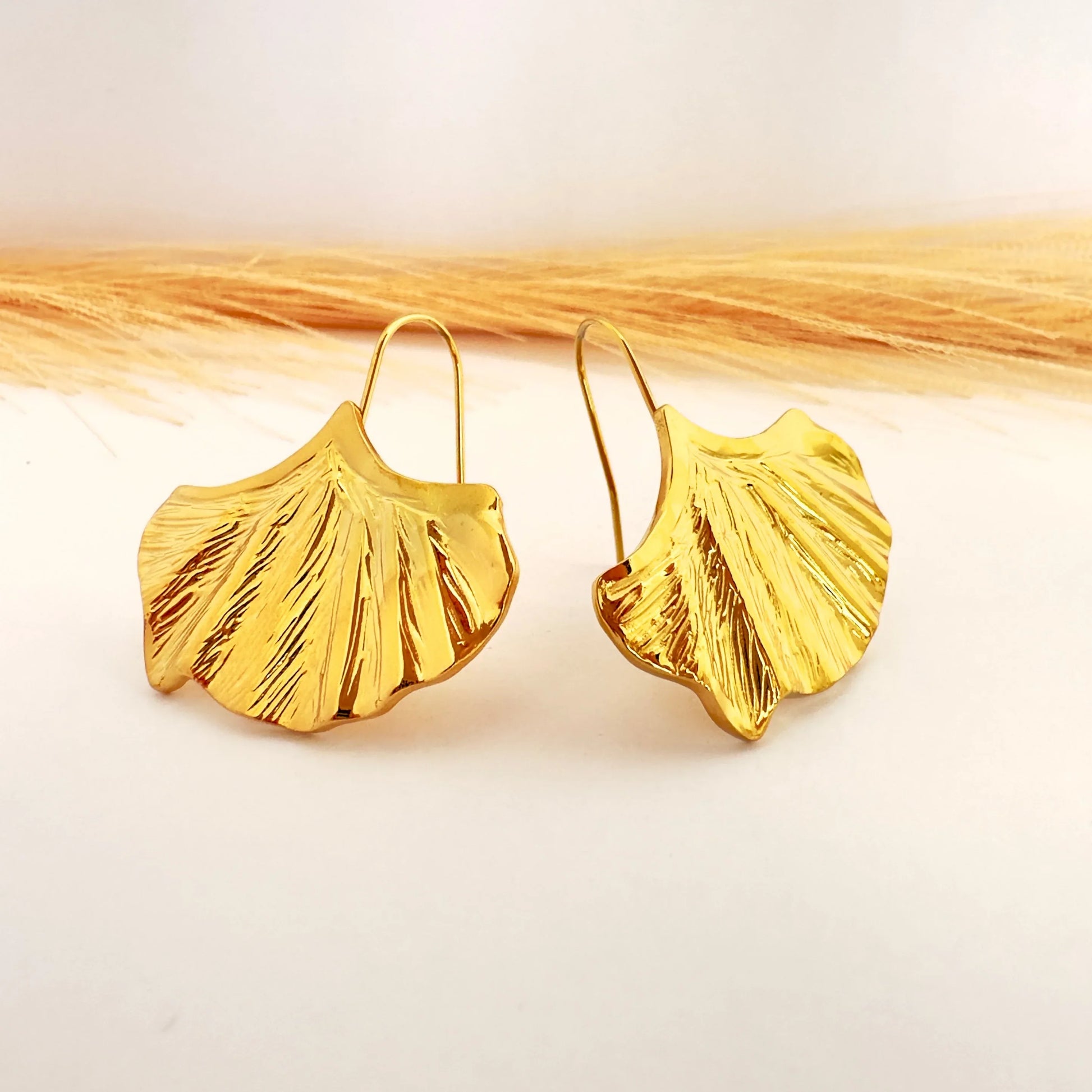 ✨ Aros Hoja Dorada Texturizada Oro - Glamora