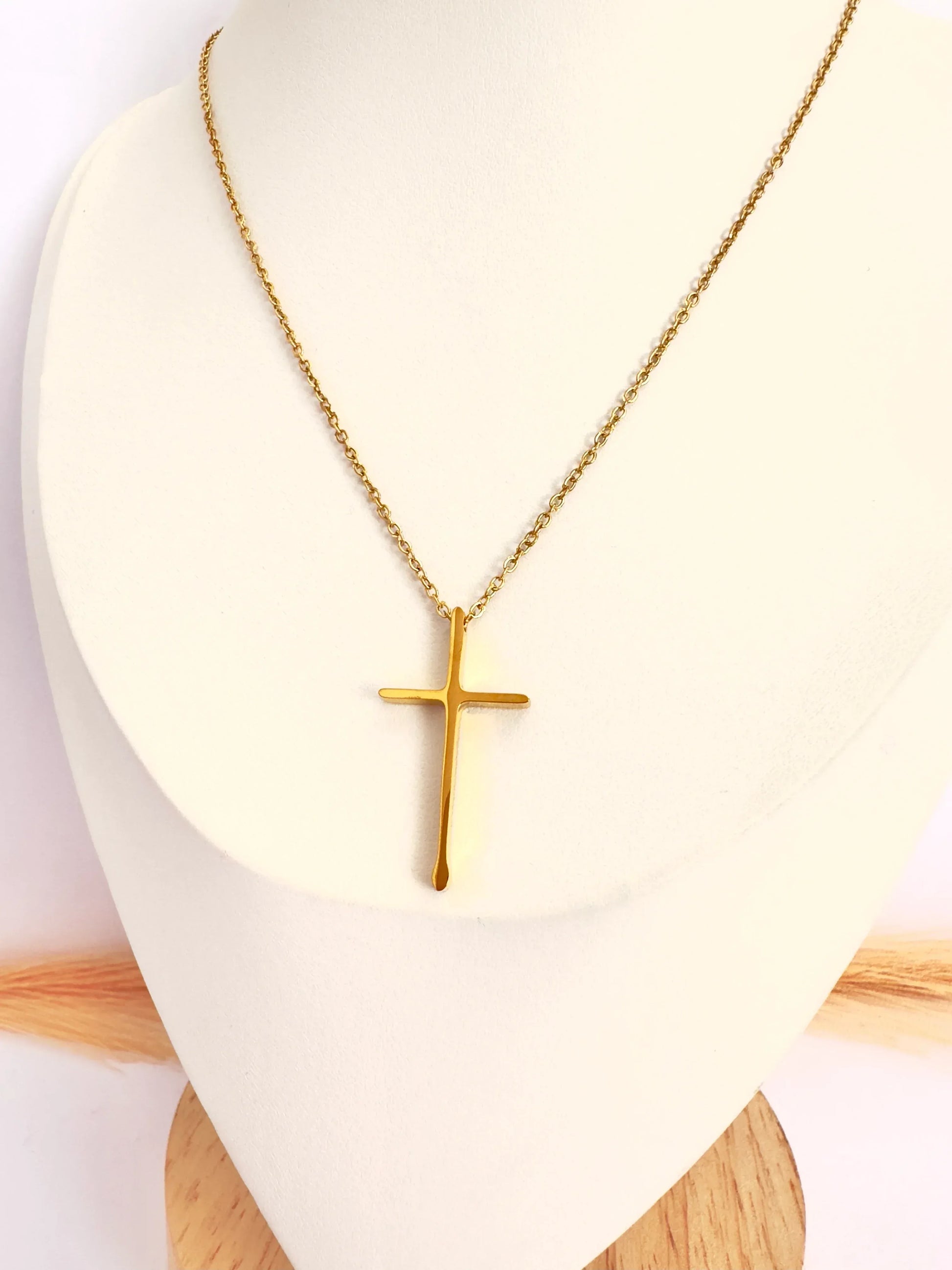 Collar Cruz Minimal Oro - Glamora