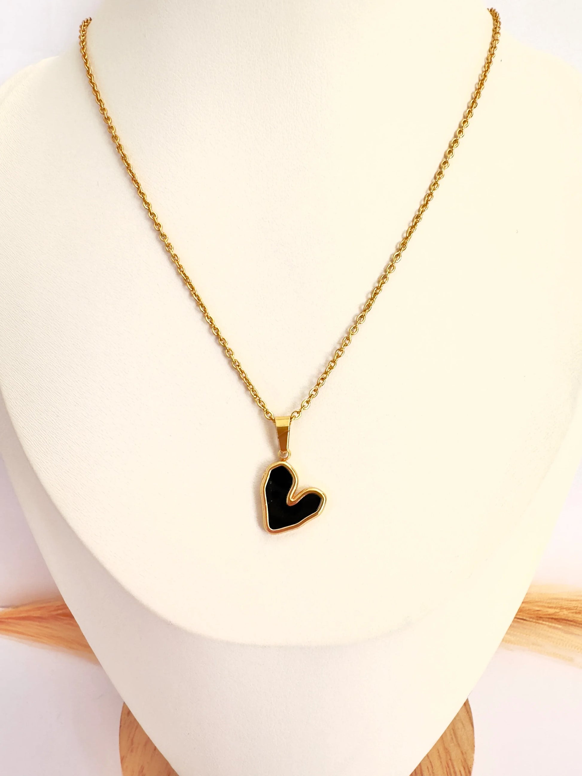 Collar Corazón black Oro - Glamora