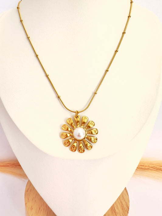 ✨ Collar Flor Perlada de Oro - 50cm - Glamora