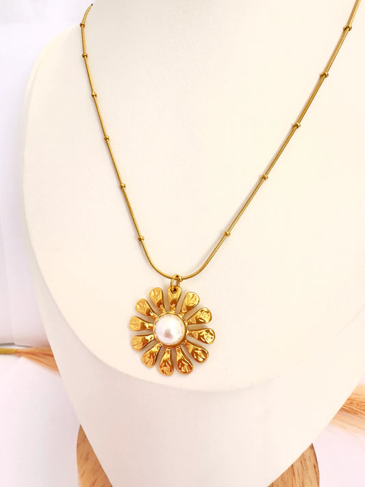 ✨ Collar Flor Perlada de Oro - 50cm - Glamora