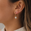 Aros Perla Celestia - Enchape de Oro 18k
